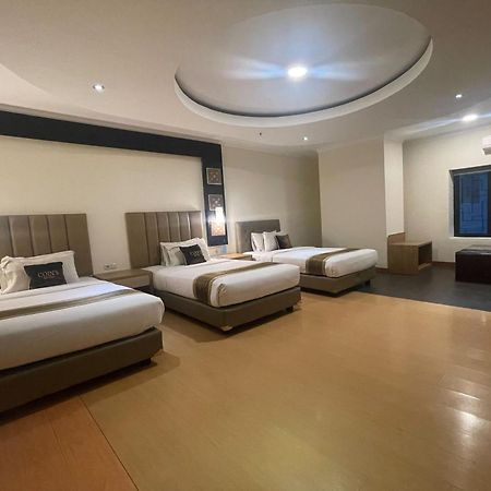 Coins Hotel Джакарта Екстер'єр фото