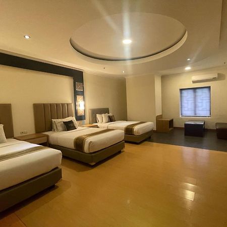 Coins Hotel Джакарта Екстер'єр фото