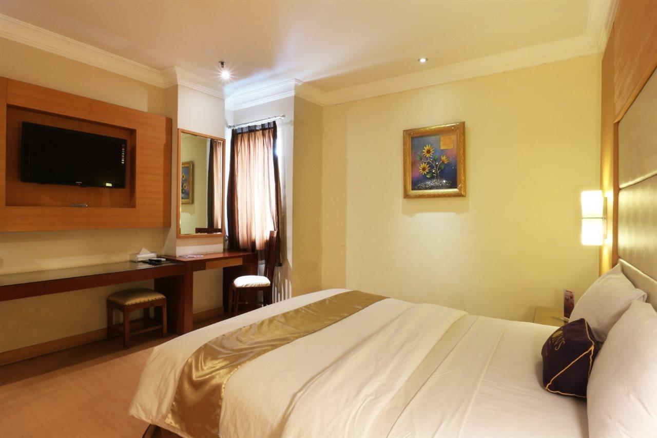 Coins Hotel Джакарта Екстер'єр фото