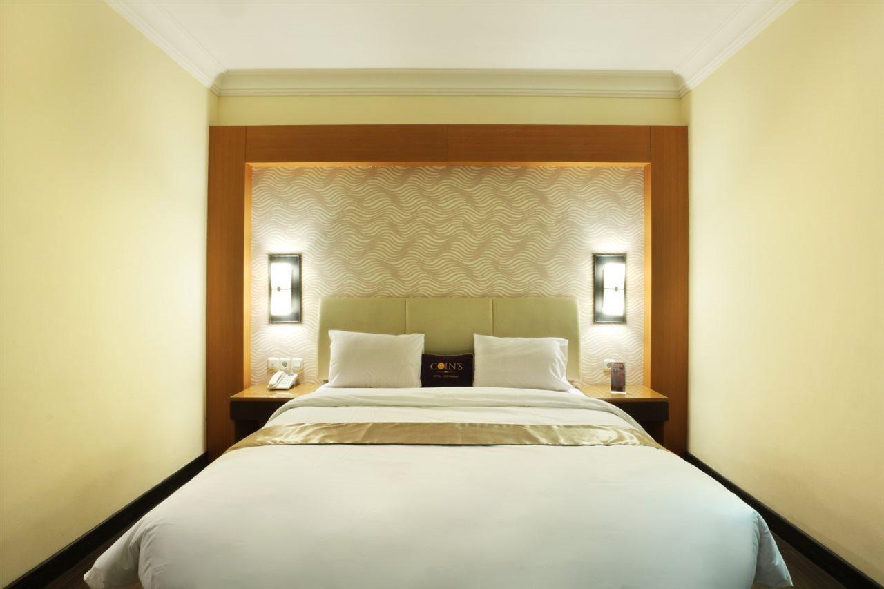 Coins Hotel Джакарта Екстер'єр фото