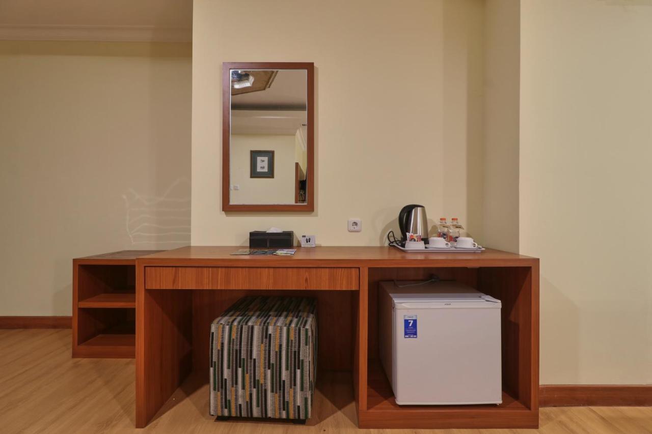 Coins Hotel Джакарта Екстер'єр фото