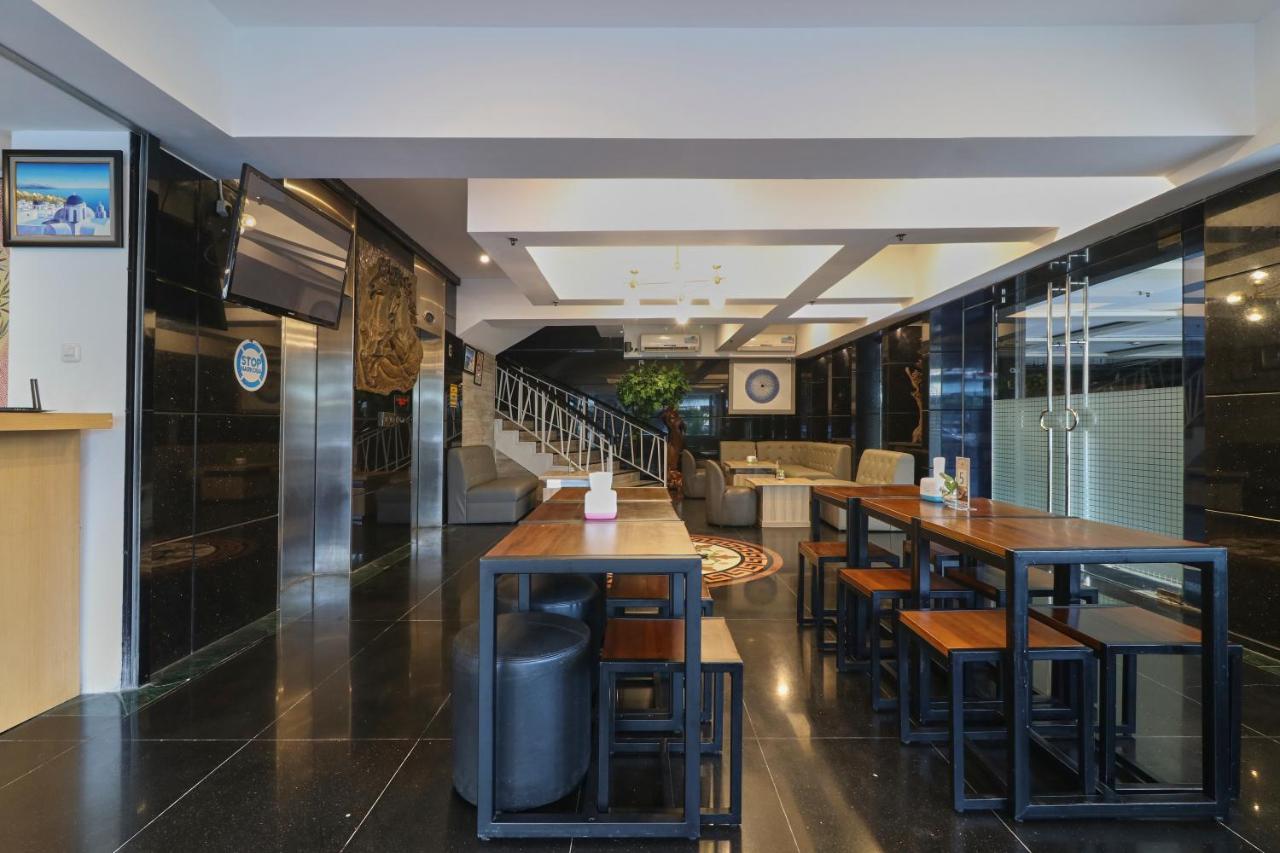 Coins Hotel Джакарта Екстер'єр фото
