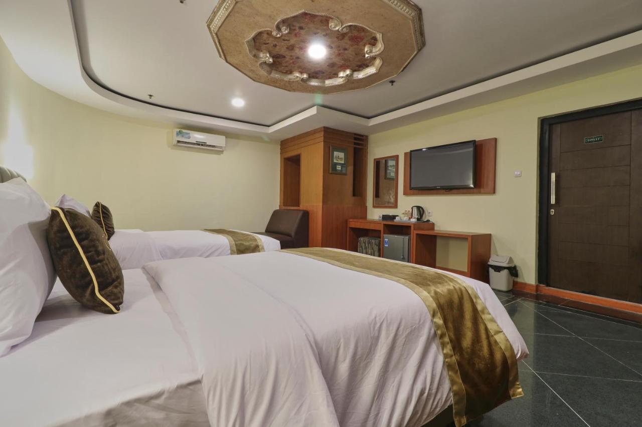 Coins Hotel Джакарта Екстер'єр фото