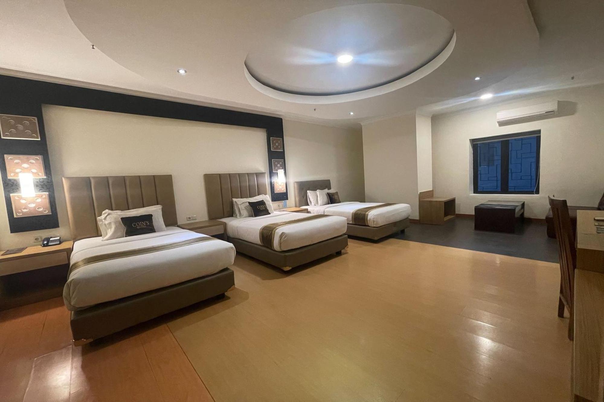 Coins Hotel Джакарта Екстер'єр фото