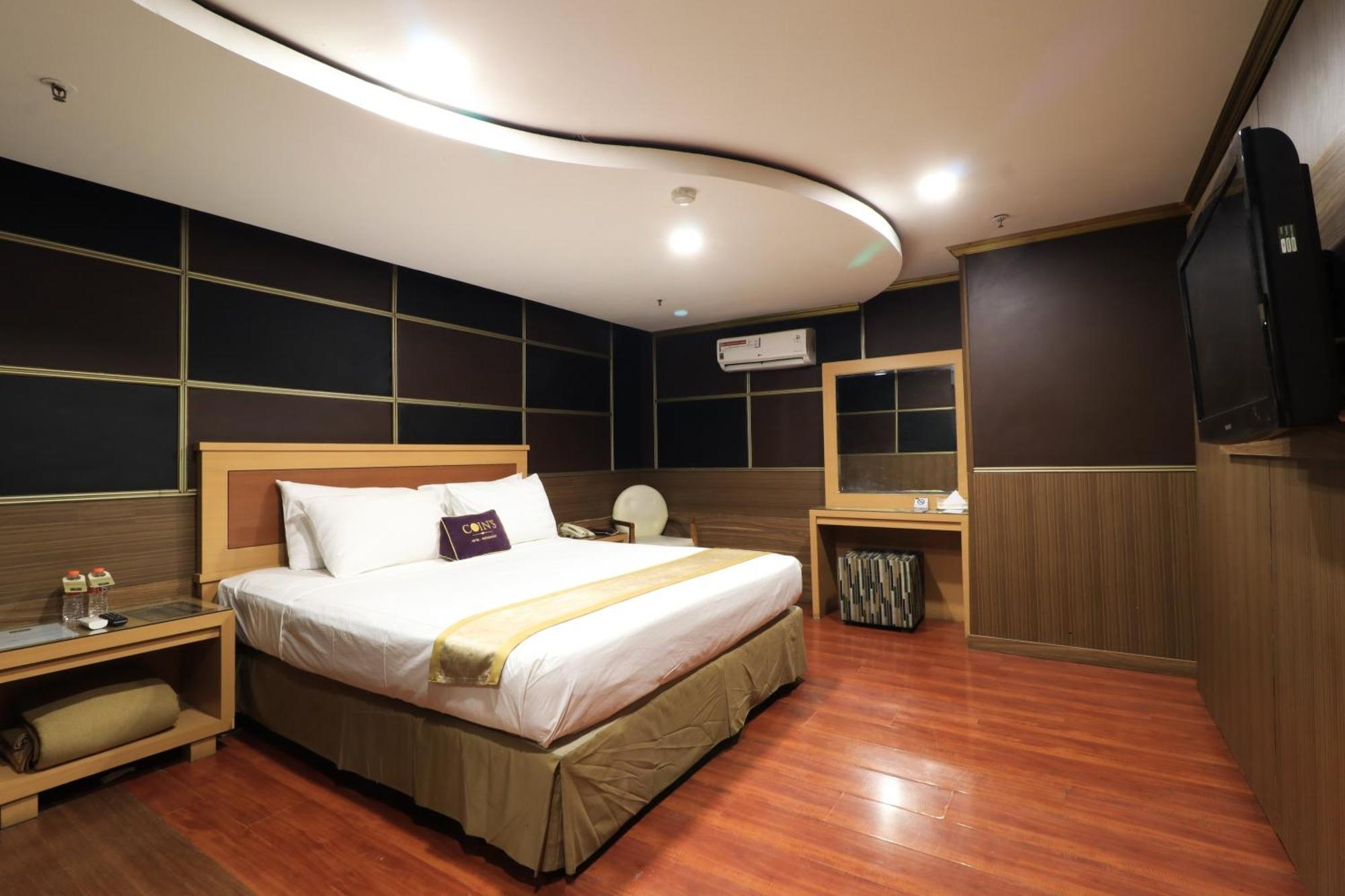 Coins Hotel Джакарта Екстер'єр фото