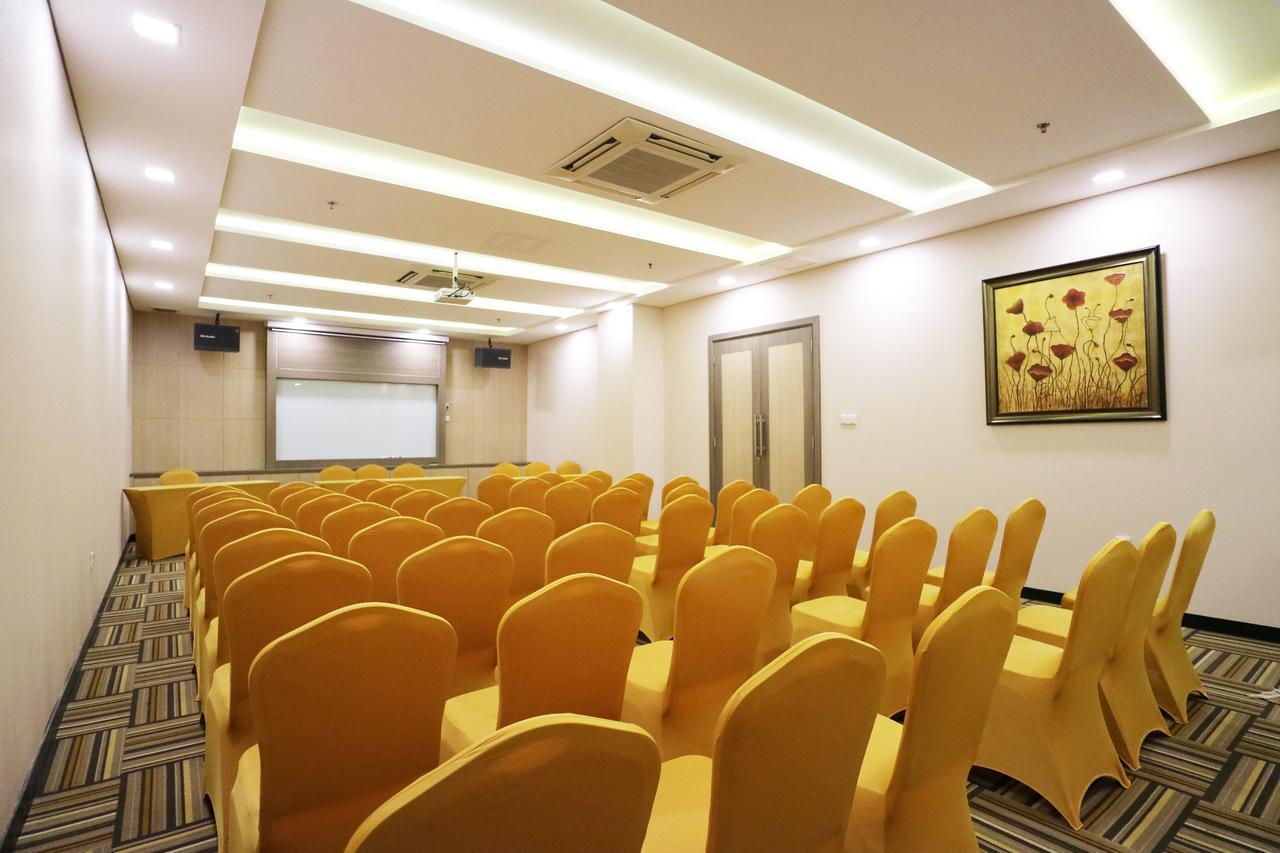 Coins Hotel Джакарта Екстер'єр фото