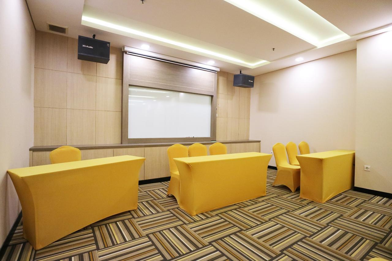 Coins Hotel Джакарта Екстер'єр фото
