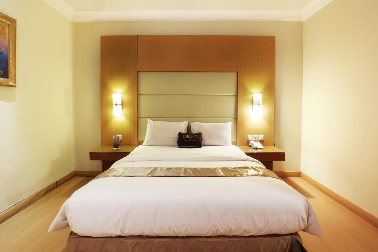 Coins Hotel Джакарта Екстер'єр фото